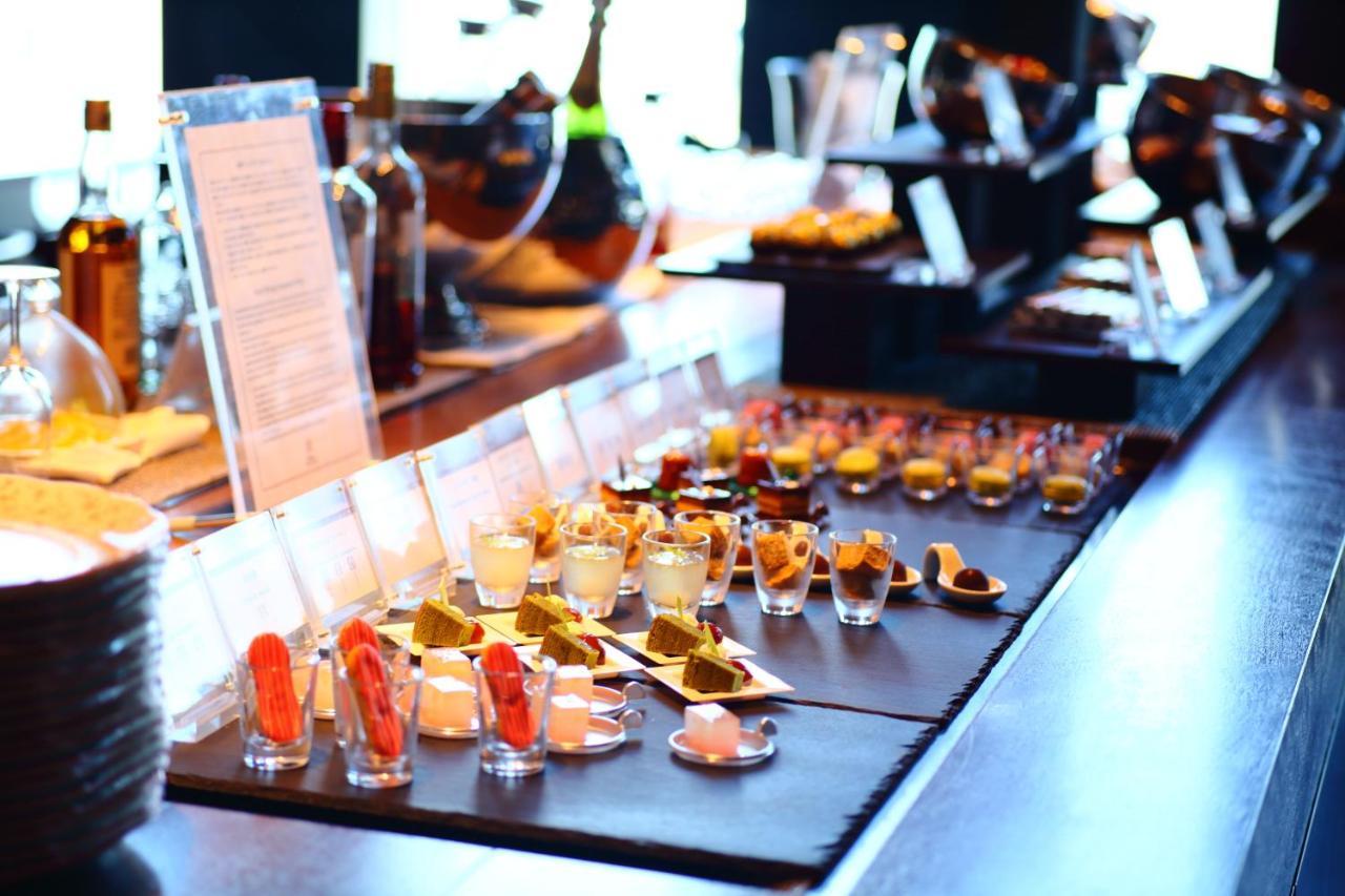 Nagoya Prince Hotel Sky Tower Buitenkant foto A selection of canapés