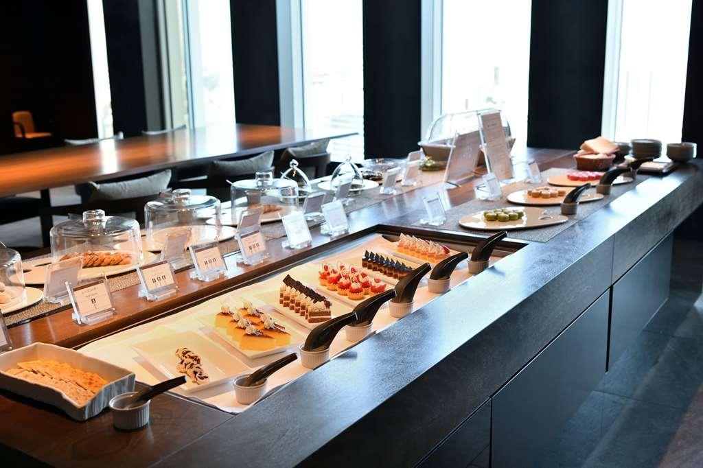 Nagoya Prince Hotel Sky Tower Restaurant foto A buffet at a hotel