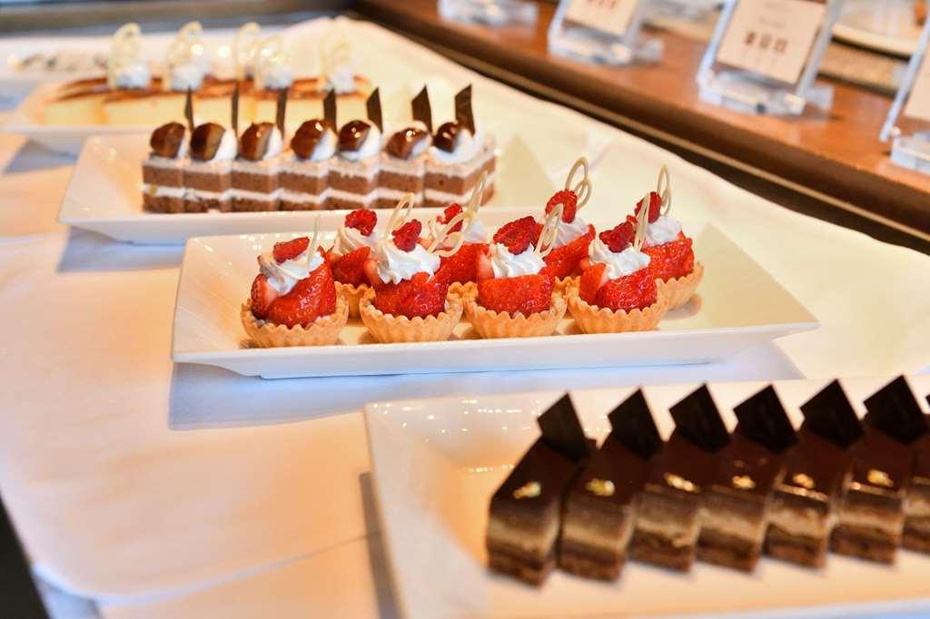 Nagoya Prince Hotel Sky Tower Restaurant foto Petit fours