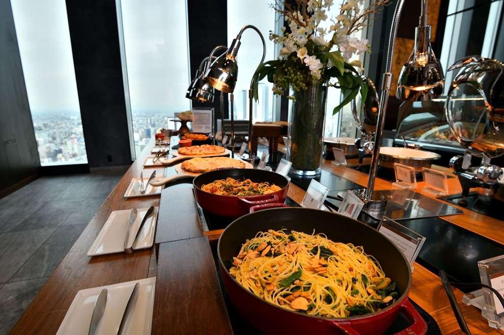 Nagoya Prince Hotel Sky Tower Restaurant foto A buffet at the 360 Restaurant in the 360° Sky Lounge, at the top of the Umeda Sky Building in Osaka, Japan