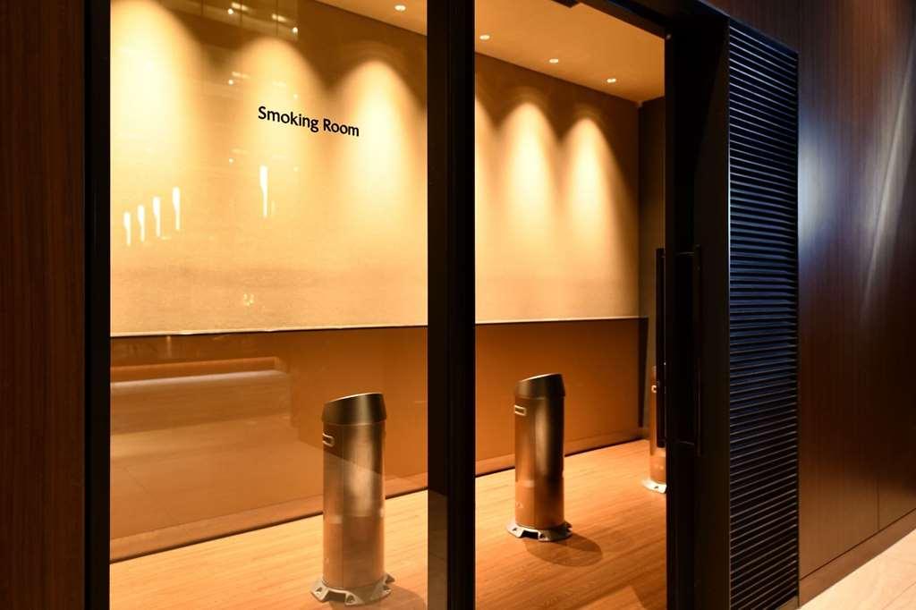Nagoya Prince Hotel Sky Tower Interieur foto Smoking room at an airport