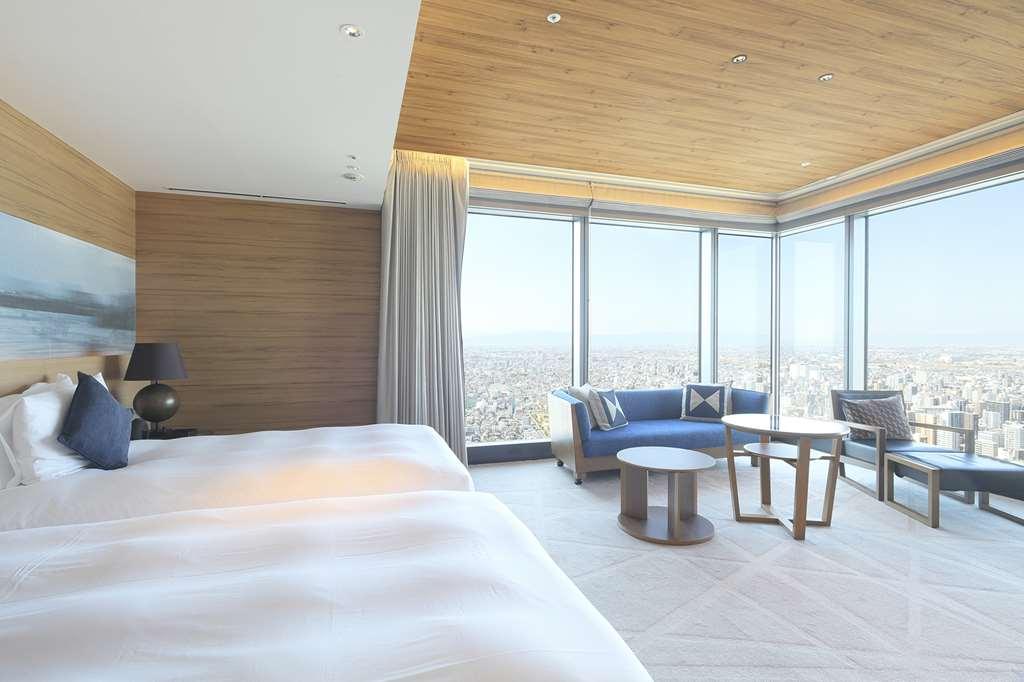 Nagoya Prince Hotel Sky Tower Kamer foto A guest room at the hotel