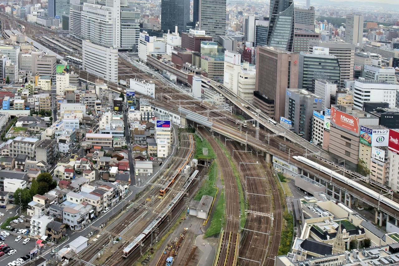 Nagoya Prince Hotel Sky Tower Buitenkant foto The elevated portion of the Shinkansen in Tokyo