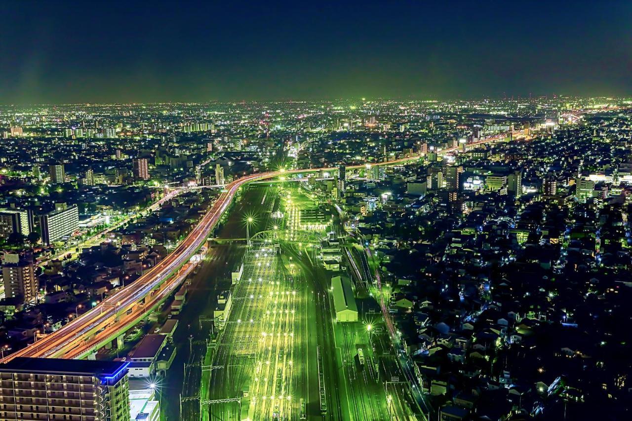 Nagoya Prince Hotel Sky Tower Buitenkant foto Aerial view of the highway at night